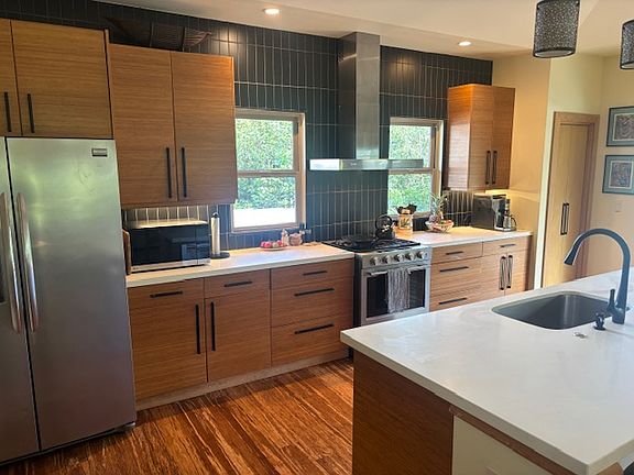 Kitchen with island