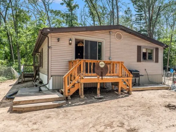 2421 N Gordon Ave, White Cloud, MI 49349