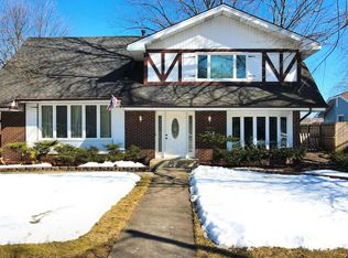 1938 Vermont St, Rolling Meadows, IL 60008