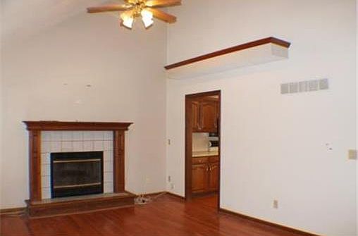2nd image of 3104 S Vista Ct