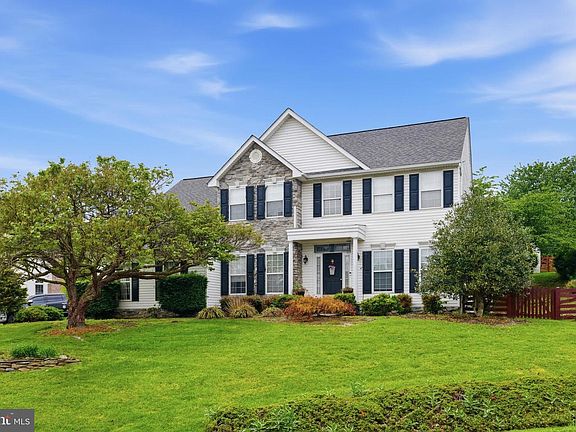 2nd image of 19312 Chippendale Cir