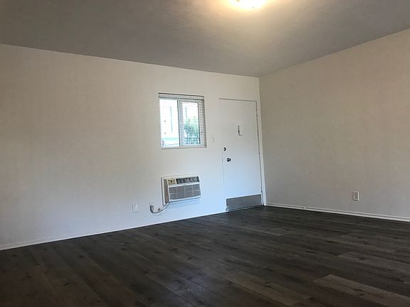 4th image of 13860.6 Burbank Blvd #2