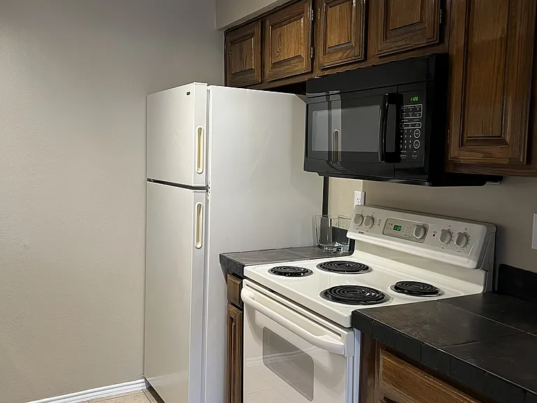 835 W Harwood Rd #C — Photo 6