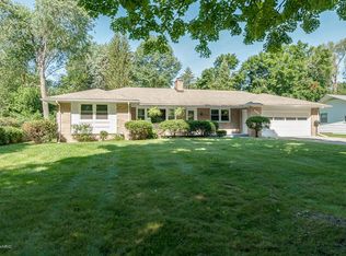 2710 Lomond Dr, Kalamazoo, MI 49008