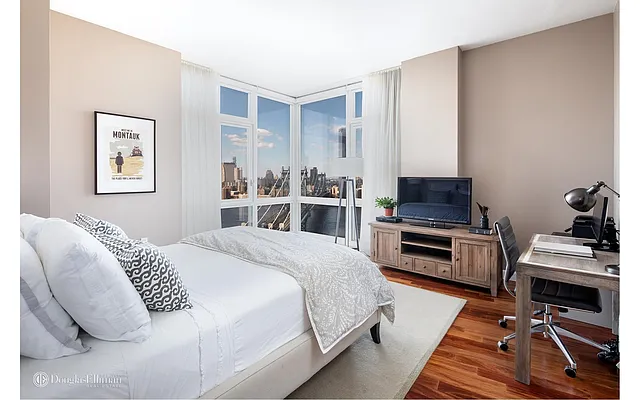 Rented by Douglas Elliman | media 38