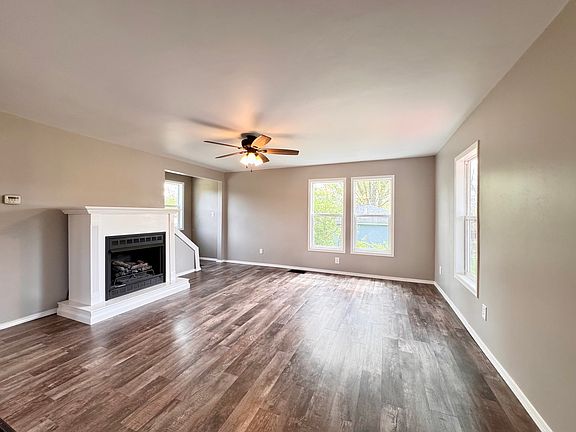 5th image of 208 Hand Ave