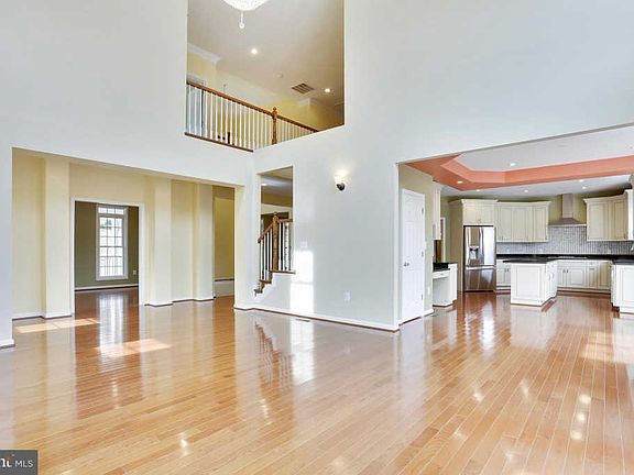4th image of 4927 Sunset Ln
