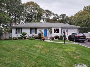 75 Colin Dr, Shirley, NY 11967