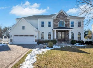 23 Pinehurst Dr, Mount Sinai, NY 11766