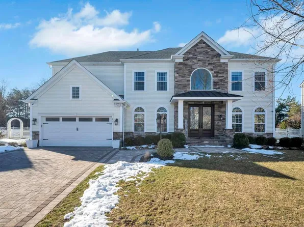 23 Pinehurst Drive, Mount Sinai, NY 11766