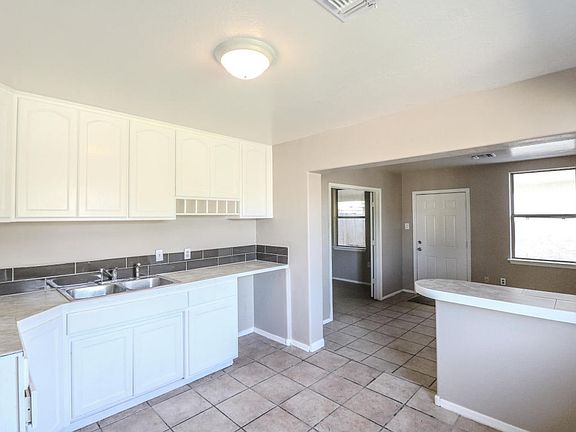 5th image of 2937 W Highland Ave