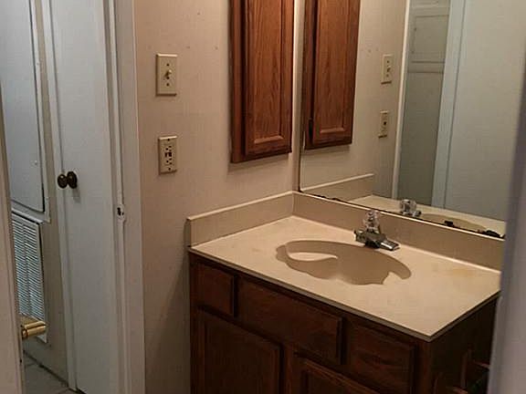 2nd image of 200 Pecan Dr APT 302