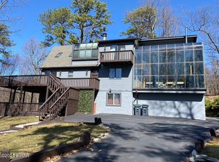 135 Copper Mountain Dr, Tafton, PA 18464