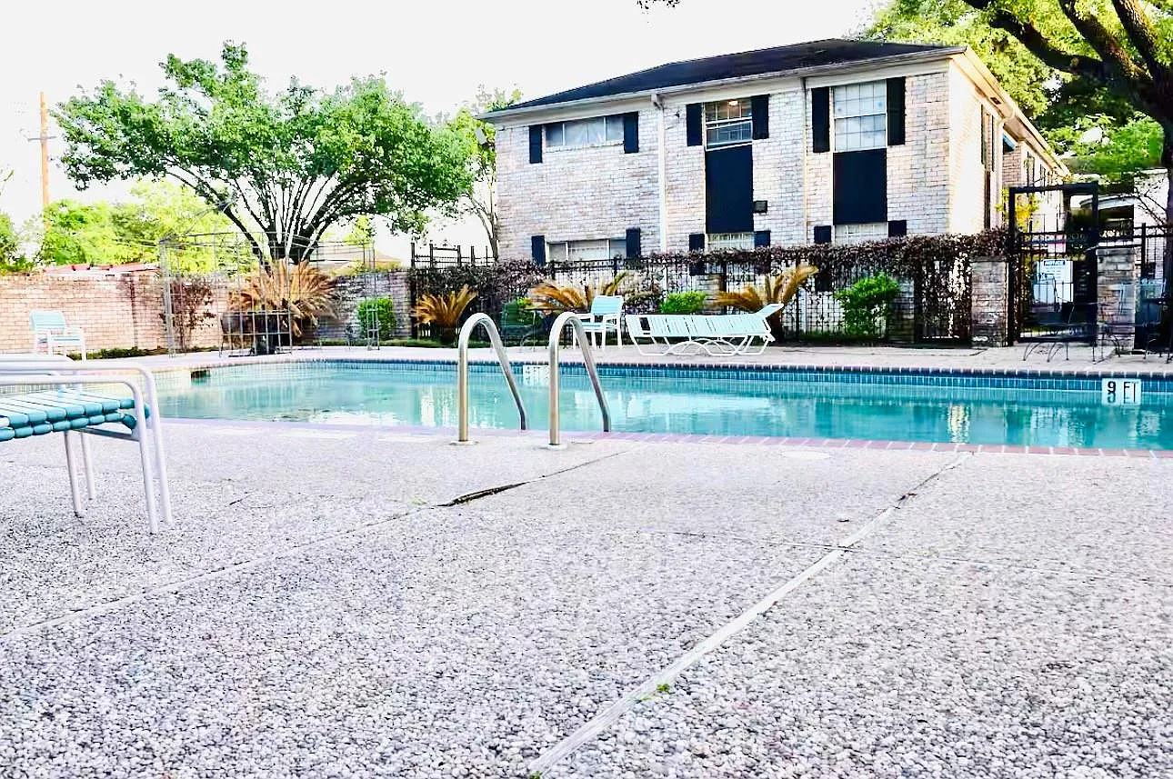 1 bed, 1.0 bath, 766 sqft, $1,350 — Photo 2