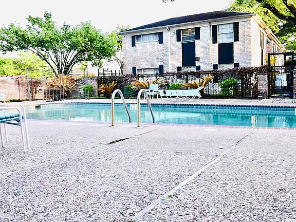 2nd image of 7900 Westheimer Rd APT 220