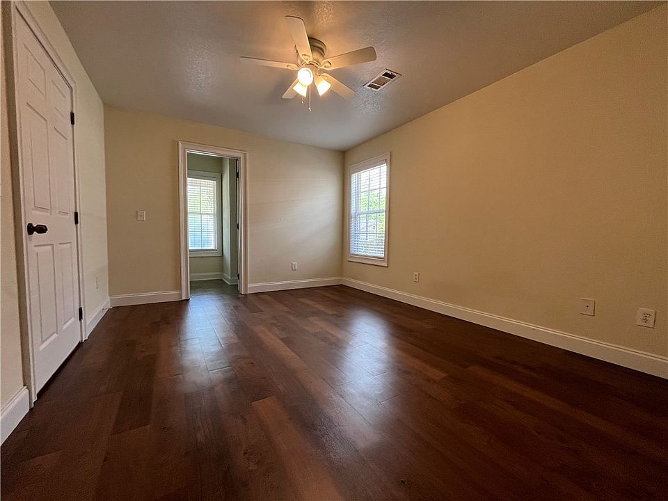 2nd image of 807 W Longleaf Dr Unit 24