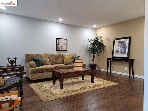 5th image of 243 Escondido Dr