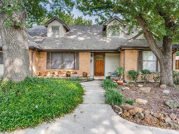 3rd image of 2884 Meadow Port Dr