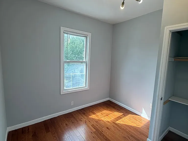 886 S 17th St — Photo 1