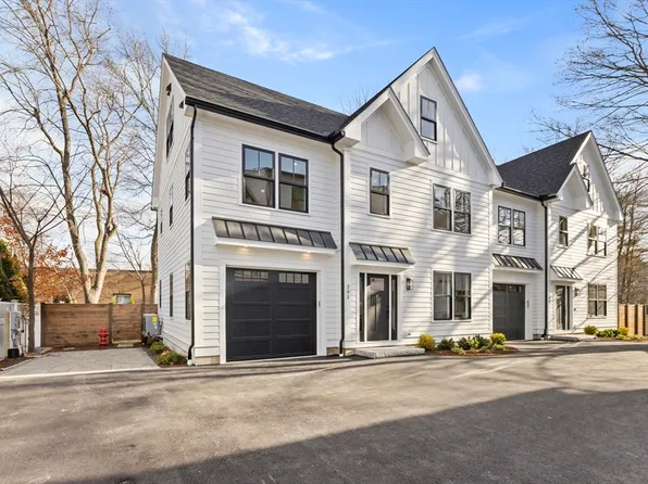 10 Webber Ave #201, Bedford, MA 01730