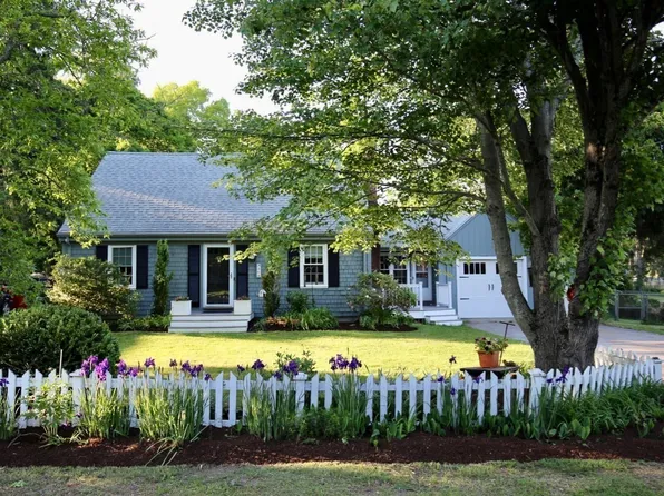 86 Taunton St, Lakeville, MA 02347