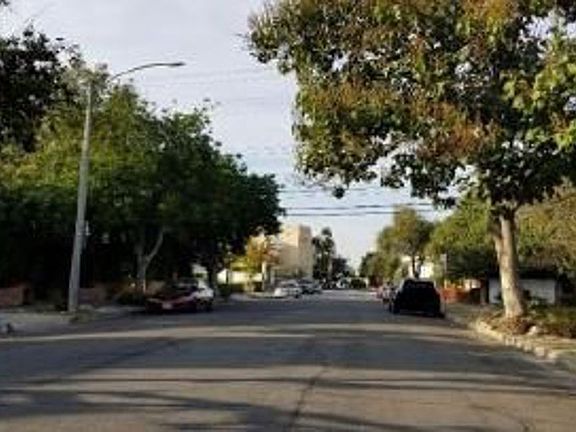 Exterior Neighborhood (street photo)