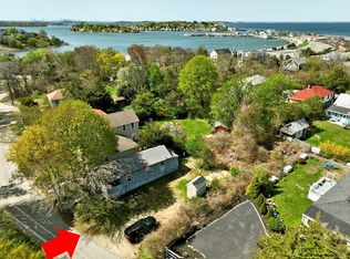 40 Rockaway Ave, Hull, MA 02045