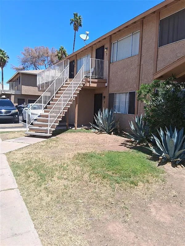 3308 W Loma Ln — Photo 1