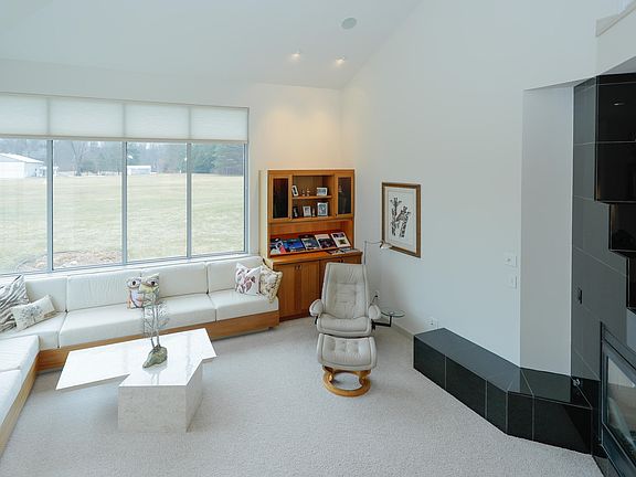 5th image of 142 N Skyview Dr
