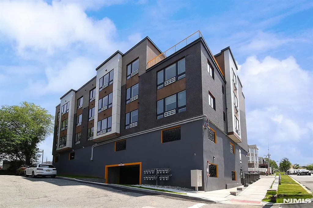 1 bed, 950 sqft, $2,700 — Photo 2