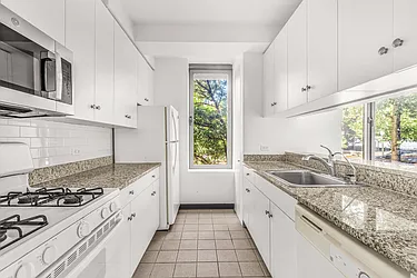 Rented by R New York