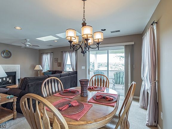 5th image of 53 Harker Hill Dr #406