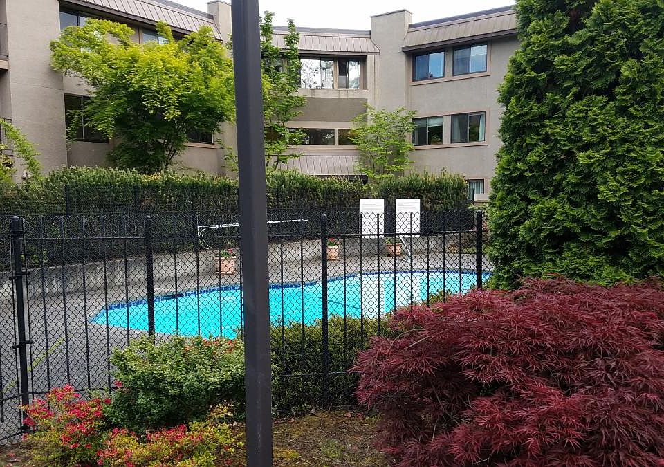 Pool with bbq open May-Sept
