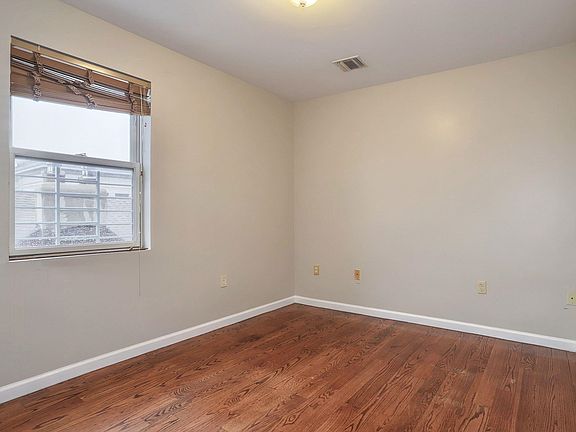 5th image of 135 38th St APT 509