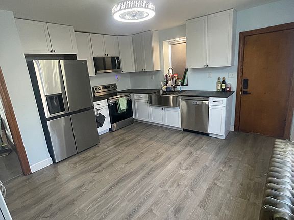 3rd image of 700 13th Ave Floor 1