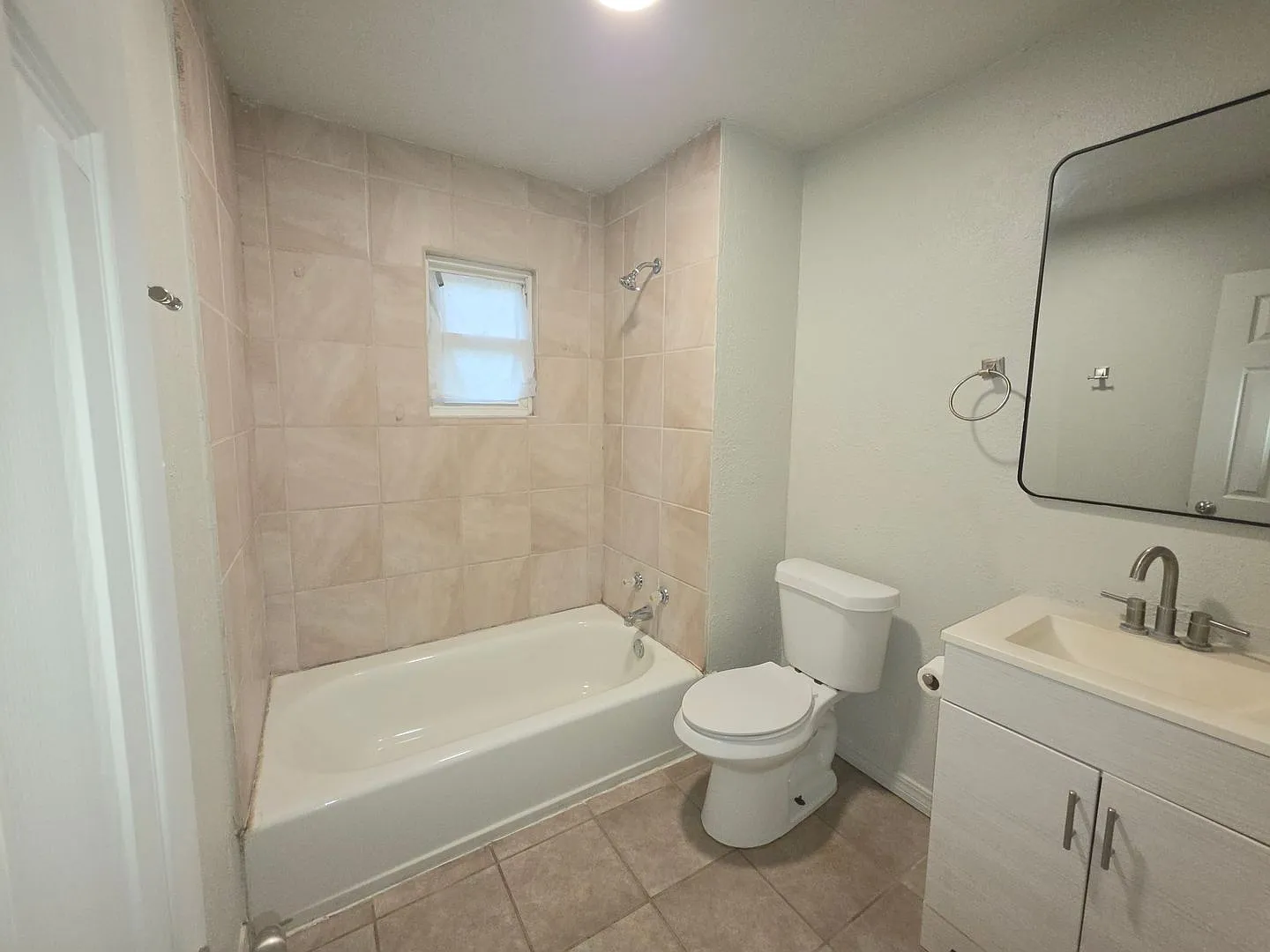 2 bed, 1.0 bath, 720 sqft, $950 — Photo 3