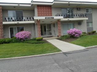 1390 Golden Gate Blvd APT E104, Mayfield Heights, OH 44124