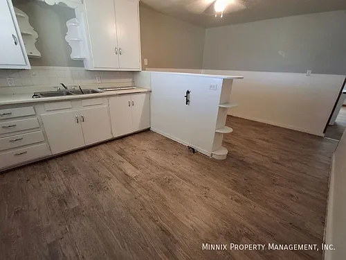 310 SW 42nd Ave #B Photo 1