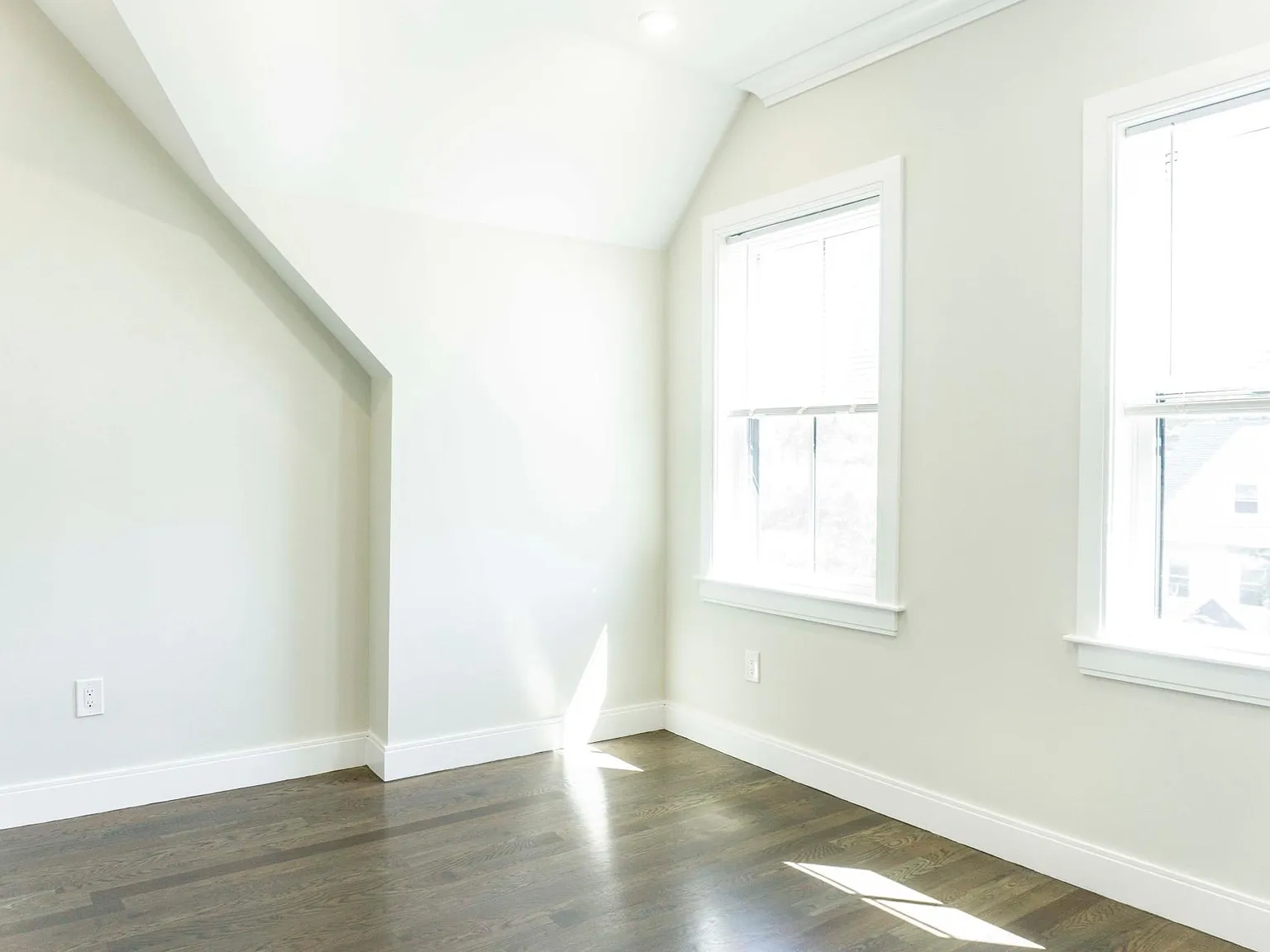 3 bed, 1350 sqft, $5,650 — Photo 3