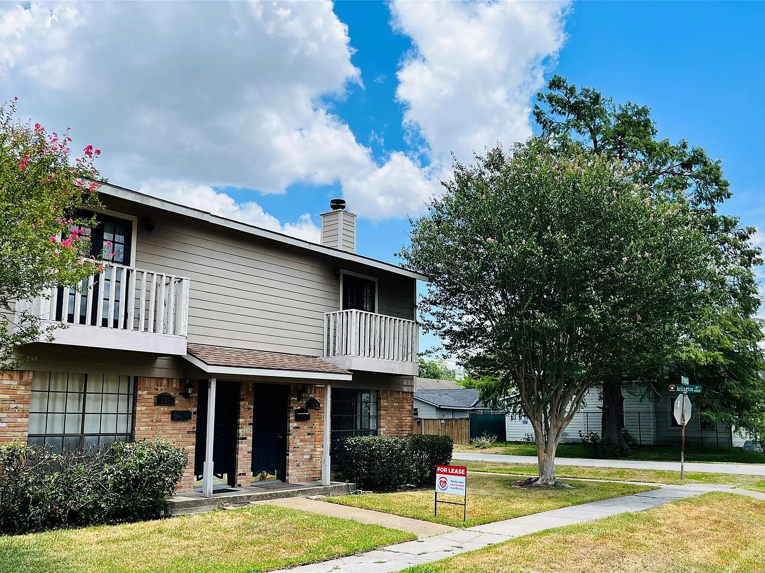 2 bed, 1.5 bath, 1300 sqft, $1,850 — Photo 1