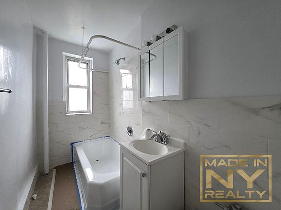 5th image of 18914 Crocheron Ave APT 401