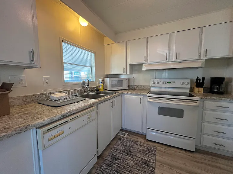 4045 White Pine Dr — Photo 4
