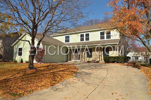1st image of 370 Cambridge Dr NE