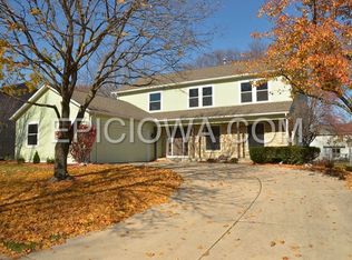 370 Cambridge Dr NE, Cedar Rapids, IA 52402