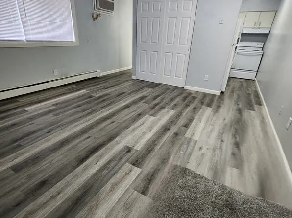 79 E Clark St #7, Hiawatha, IA 52233