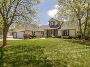 N74W24429 Red Tail Ct, Sussex, WI 53089