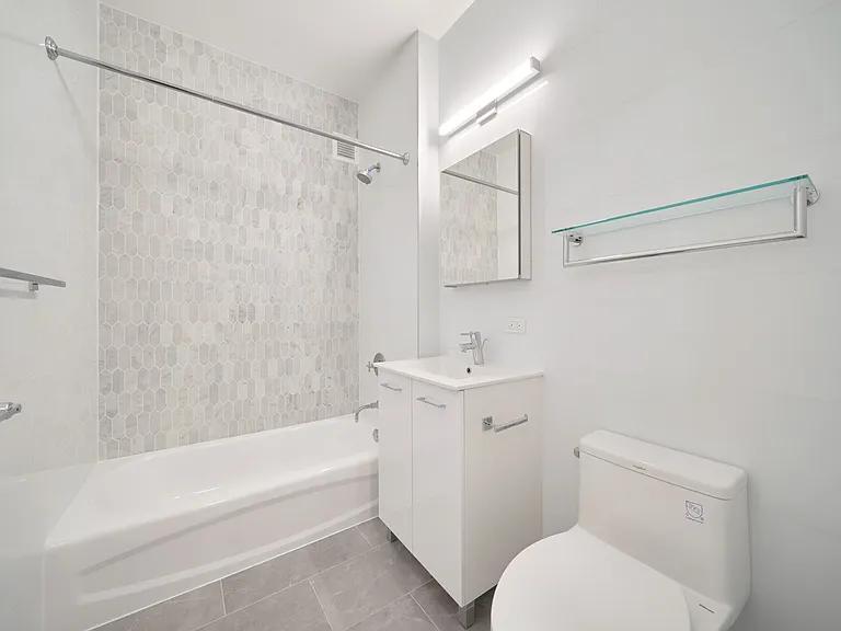 160 Riverside Blvd #20A — Photo 23