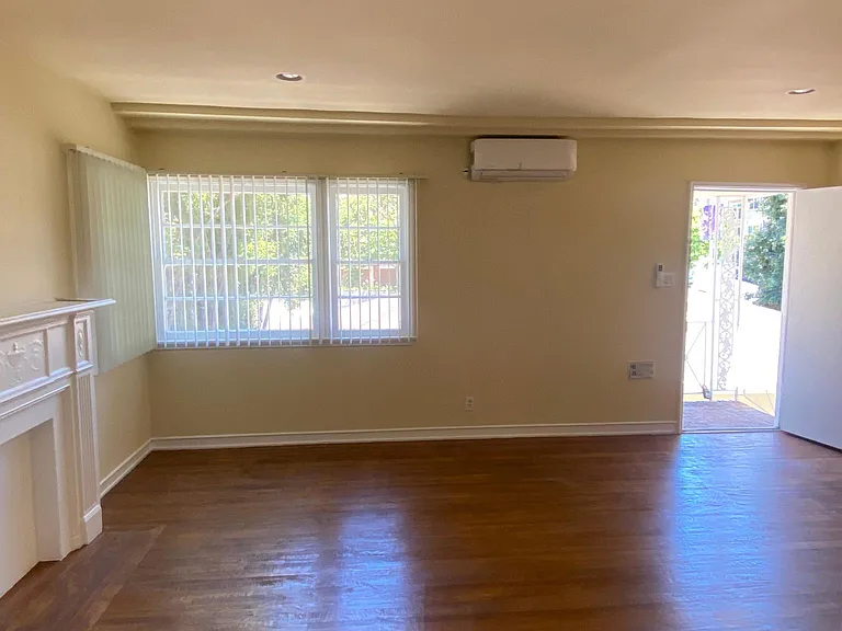 1853 S Beverly Glen Blvd — Photo 3