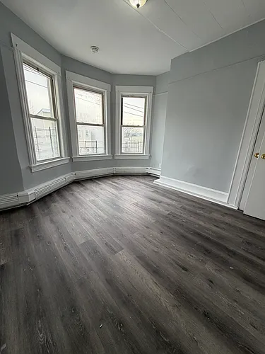 105 Maple St Photo 1
