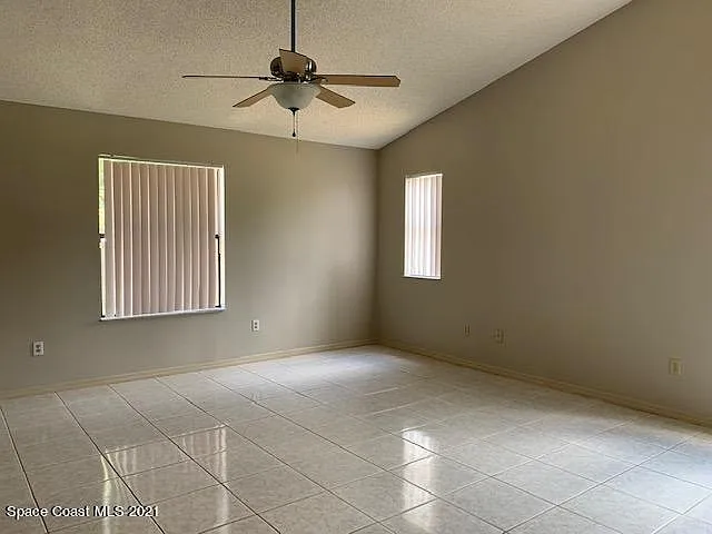 1098 Elmsford St NW — Photo 18